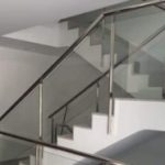 barandilla-de-cristal-y-pasamanos-de-aluminio-300x225-3
